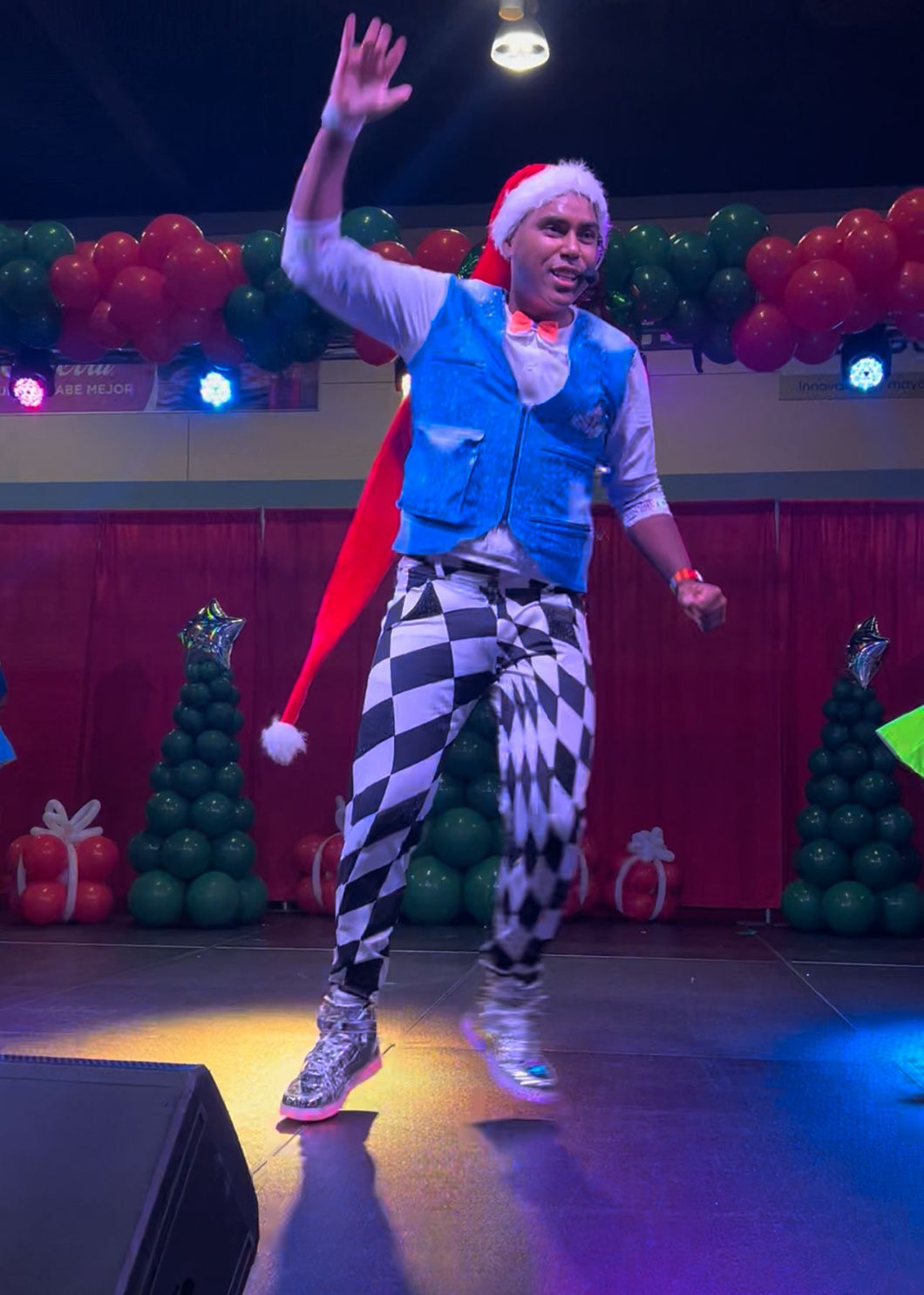 Show Animado de Bailes y Juegos en Navidad con Angelito Creativo